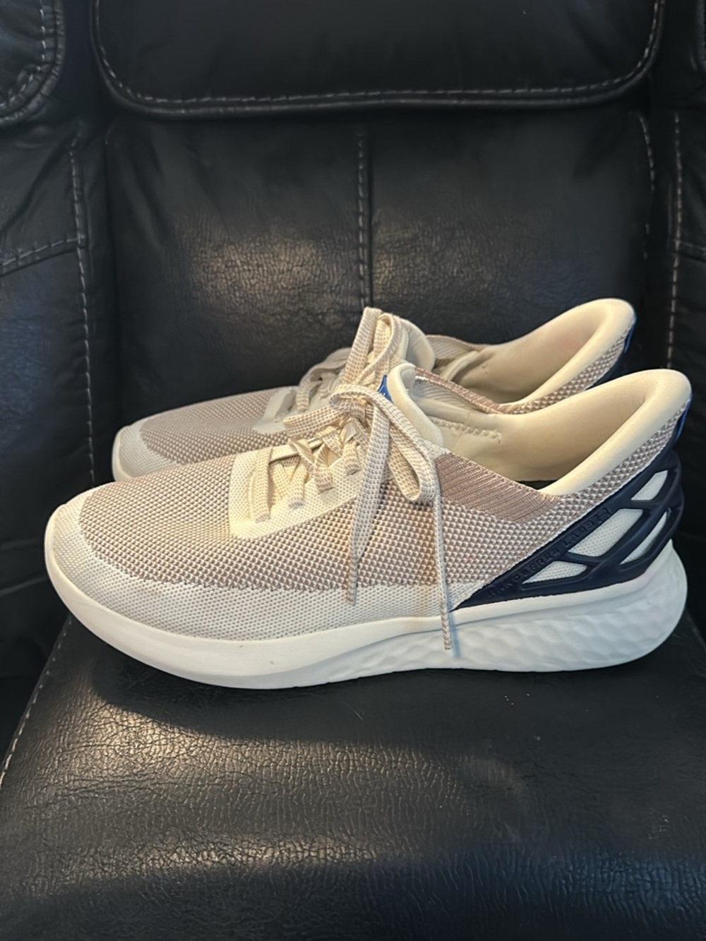 Kizik athens Men's Athletic Lace-Up Running Shoes in Beige and Navy